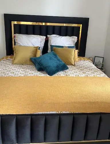 Apartment Xxxxxx *